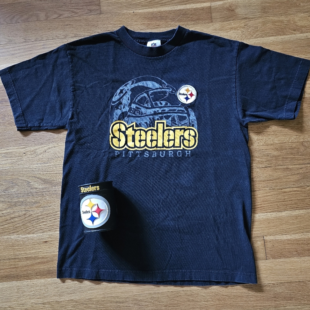 NFL Team Apparel Pittsburgh Steelers Short Sleeve T-Shirt & Steelers Bev Koozie